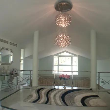 Villa Crystal